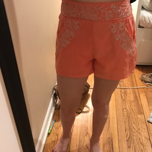 Shorts gently used but slight rip on the side - Picture 2 of 3